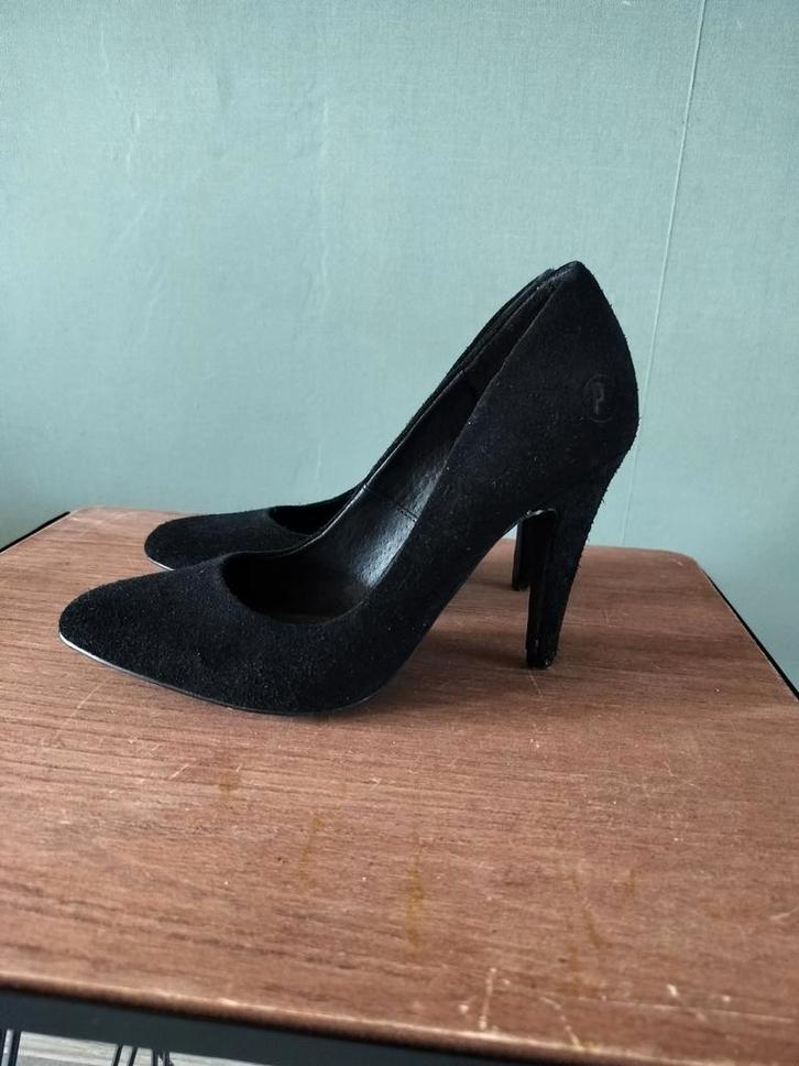 Zwarte suède pumps. Maat 38, Kleding | Dames, Schoenen, Zo goed als nieuw, Zwart, Ophalen of Verzenden