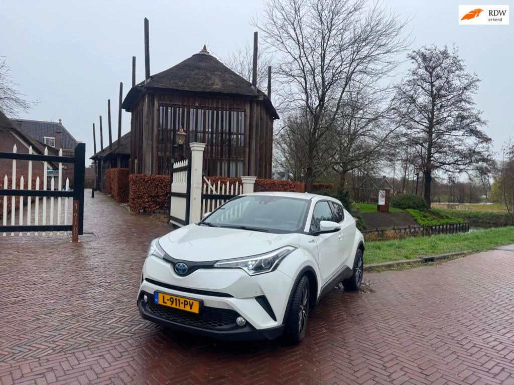Toyota C-HR 1.8 Hybrid Bi-Tone, 4 cilinders, Leder en Stof, Wit, 98 pk