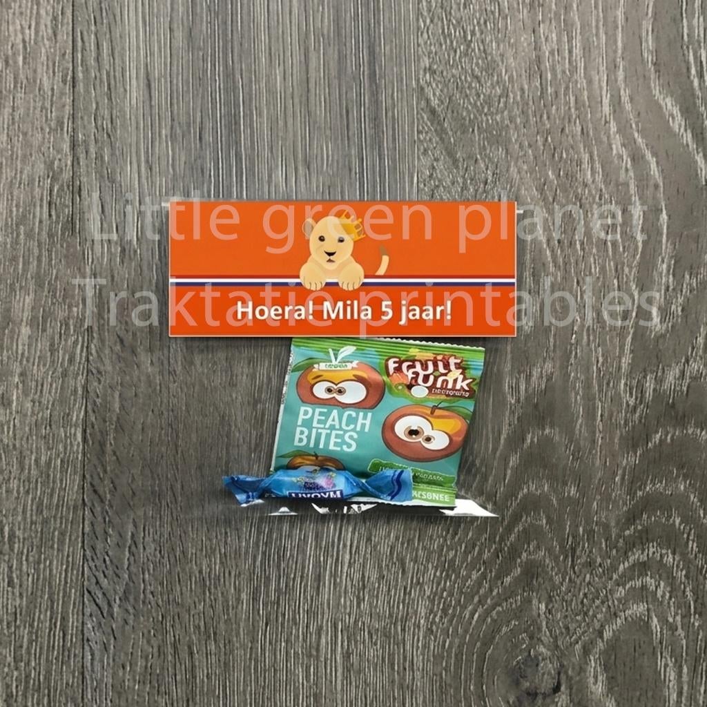 Koningsdag traktatie labels printable, Leeuwtje met kroontje, Kinderen en Baby's, Verzenden, Nieuw
