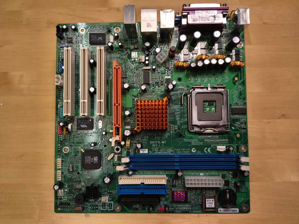 ECS 661FX-M7 (met defect DIMM slot (LGA 775)), Computers en Software, Moederborden, Gebruikt, Ophalen of Verzenden, DDR2, ATX
