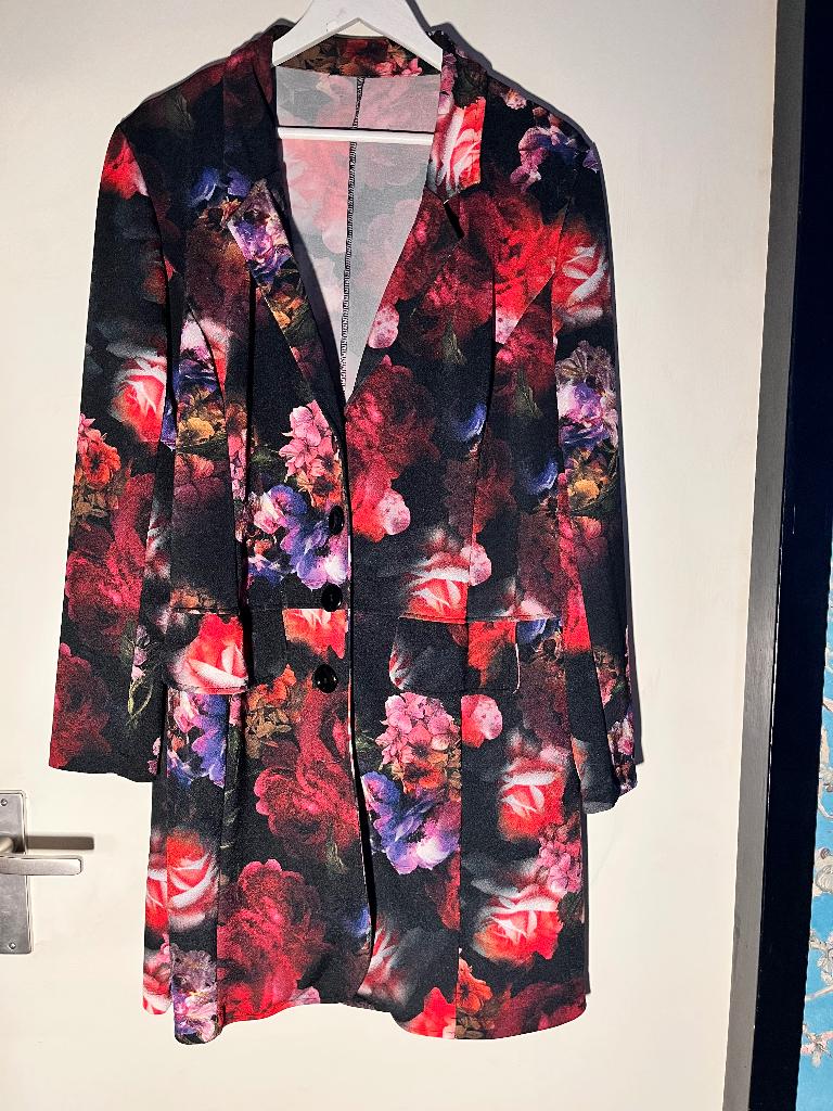 Lang gebloemd dames colbert maat 46, Kleding | Dames, Jasjes, Kostuums en Pakken, Ophalen of Verzenden, Gedragen, Maat 46/48 (XL) of groter