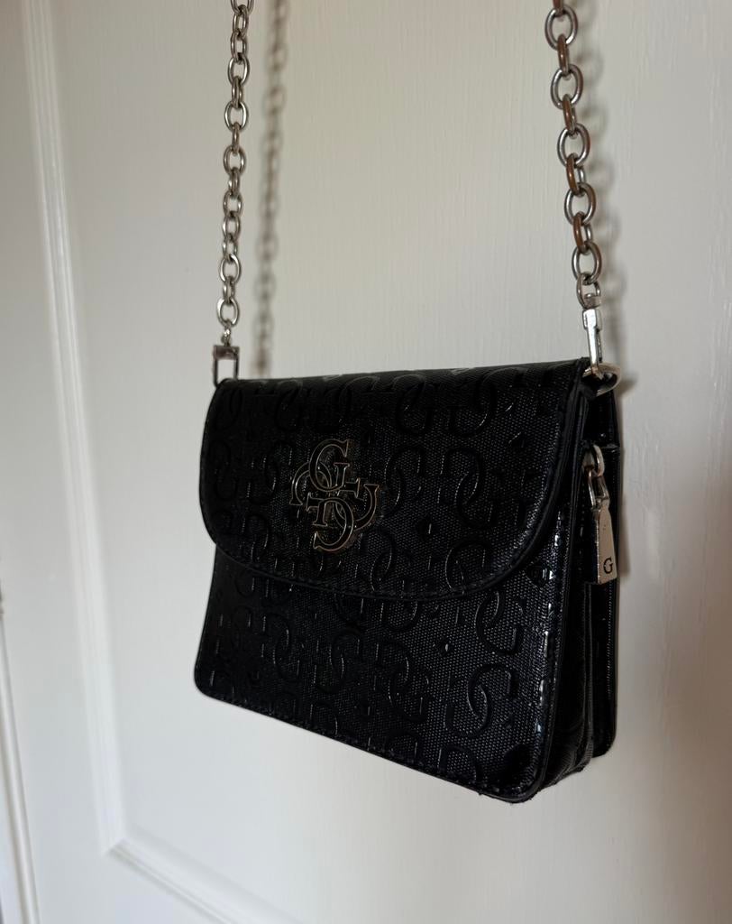 Guess schoudertas, Sieraden, Tassen en Uiterlijk, Tassen | Damestassen, Ophalen of Verzenden, Zo goed als nieuw, Zwart, Schoudertasje