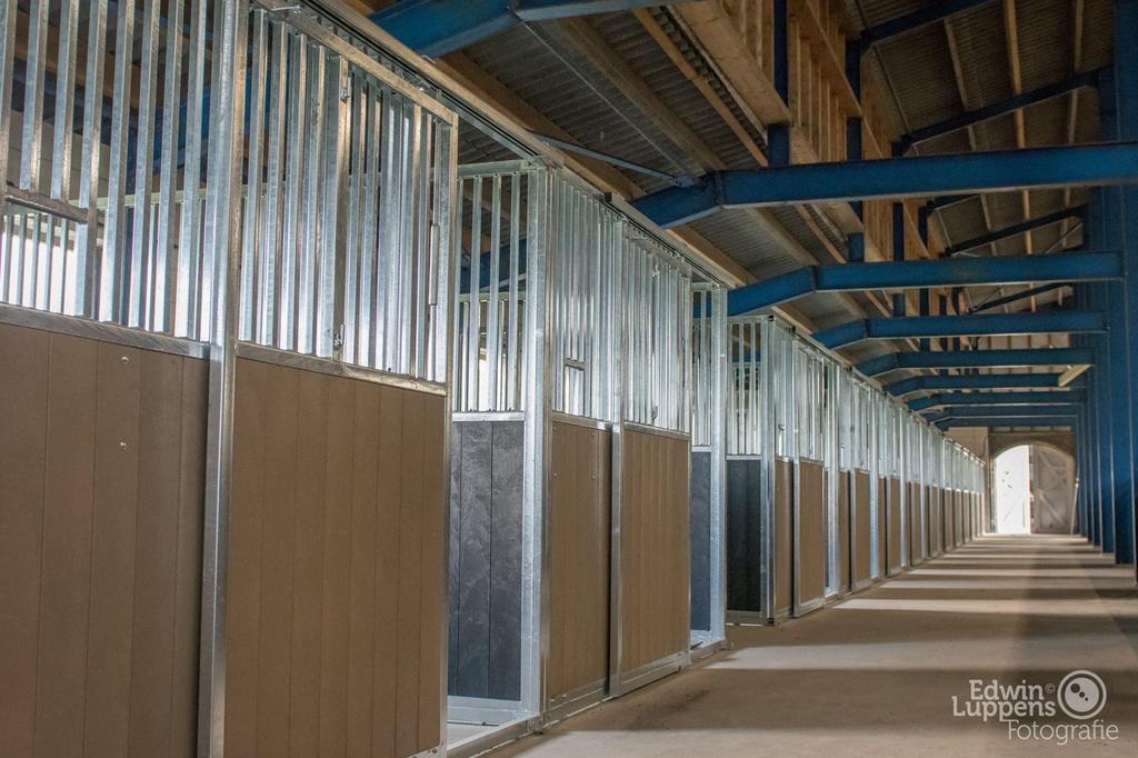 Pensionstal Zuidoostbeemster binnenbak faciliteiten, Dieren en Toebehoren, Stalling en Weidegang