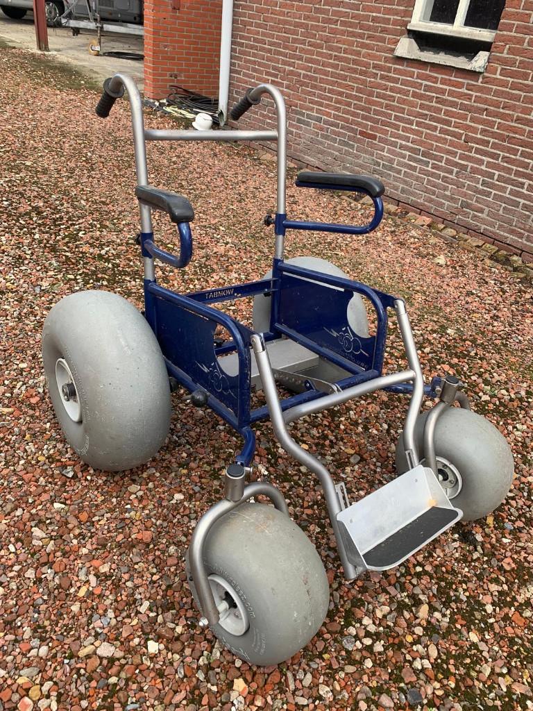 STRANDROLSTOEL "Wombat" met ballonbanden, Ophalen, Zo goed als nieuw, Duwrolstoel