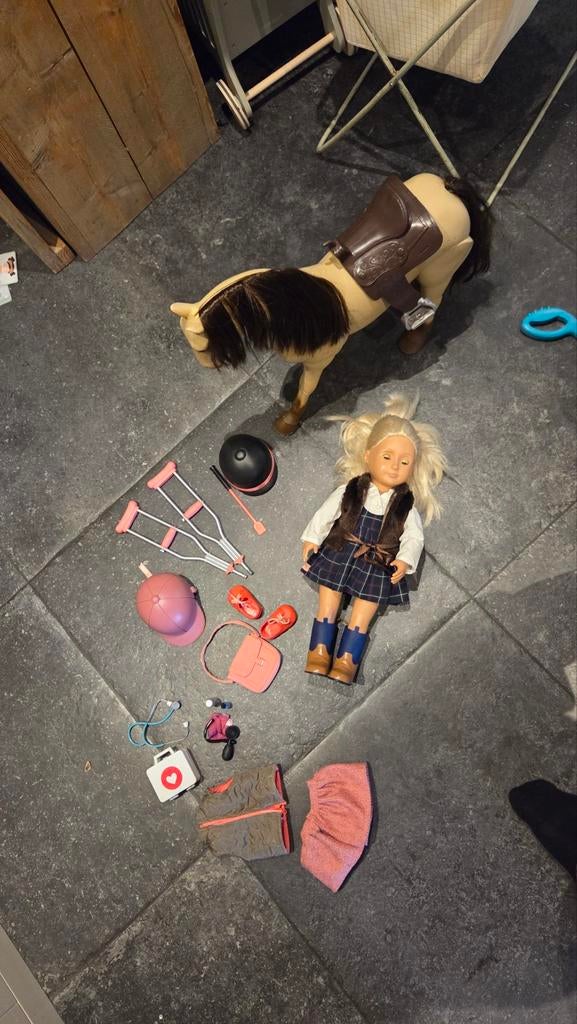 Our Generation pop met paard en accessoires, Ophalen of Verzenden, Gebruikt, Overige typen