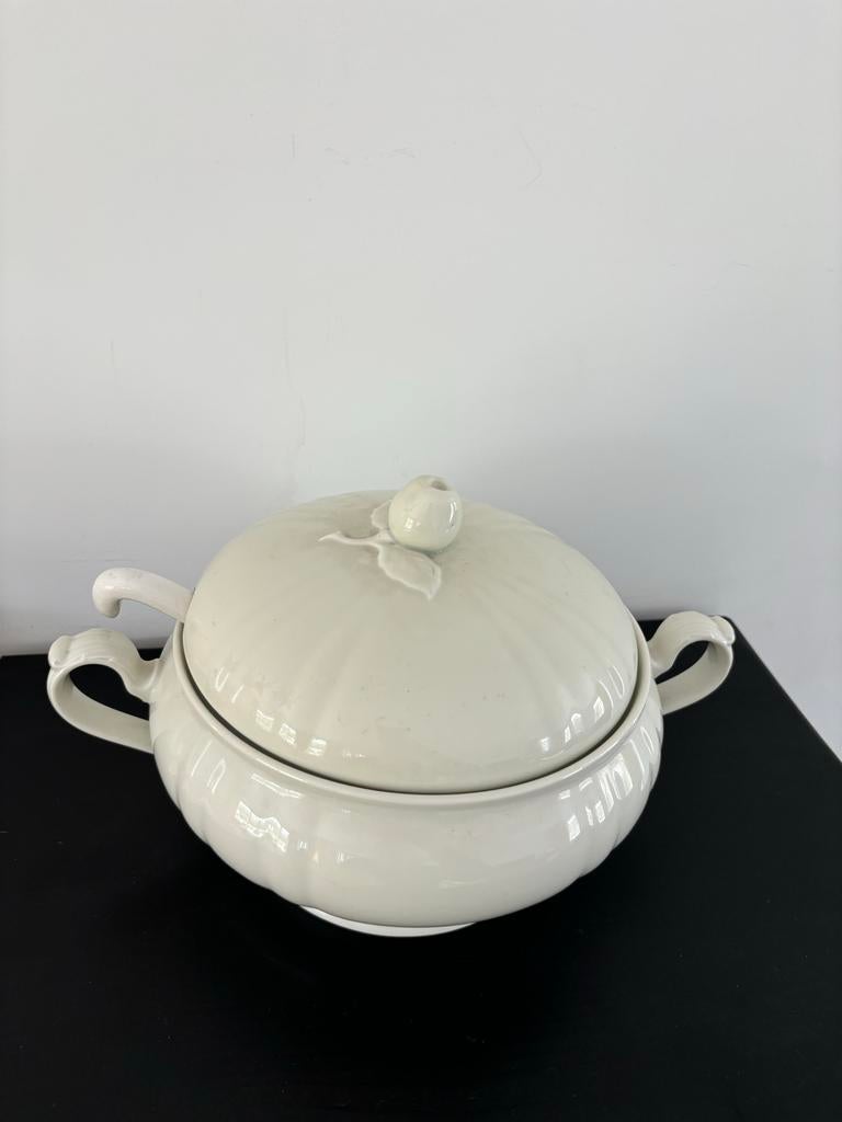 Witte soepterrine met lepel, Huis en Inrichting, Keuken | Servies, Keramiek, Overige typen, Ophalen of Verzenden, Zo goed als nieuw
