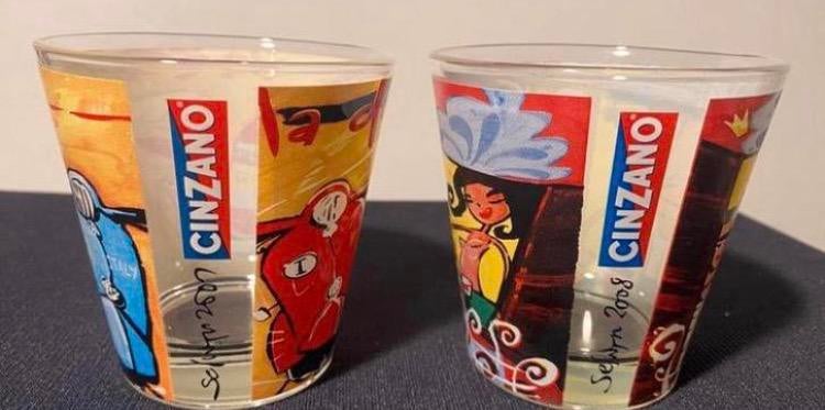 2 Verschillende Cinzano glazen. Hoogte 8,5 cm. Drsn. 8,5 cm., Ophalen of Verzenden, Zo goed als nieuw, Borrel- of Shotglas