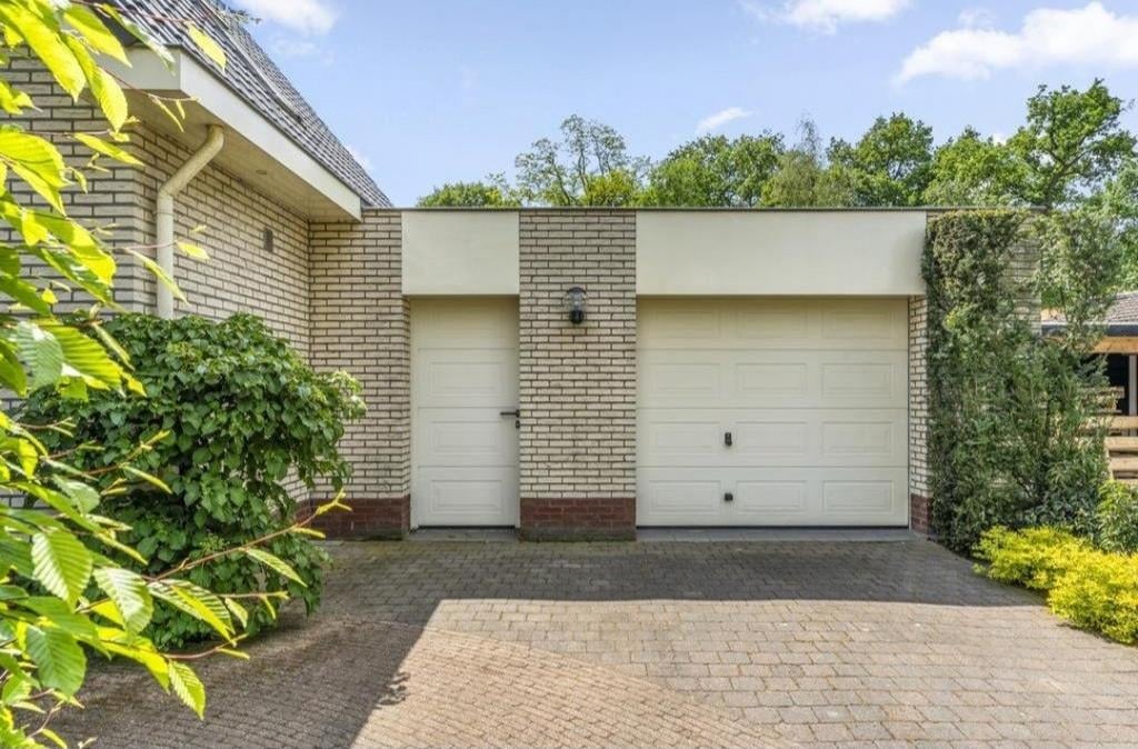 Elektrische garagedeur (sectional overhead), Doe-het-zelf en Verbouw, Deuren en Horren, Ophalen of Verzenden, 120 cm of meer, Garagedeur