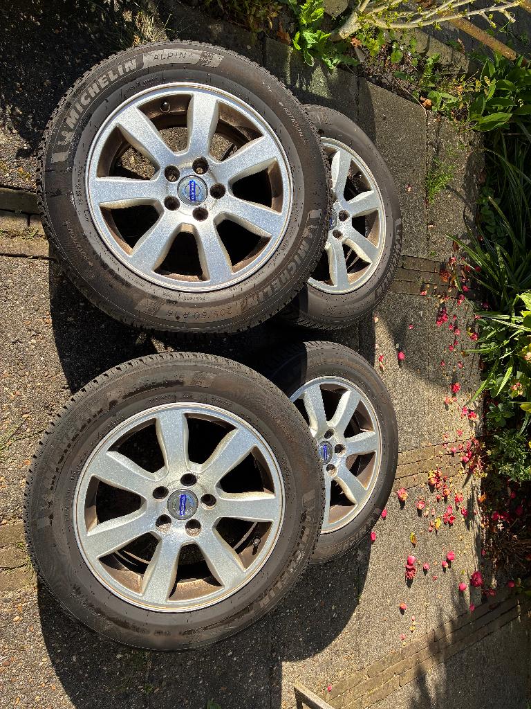 winterbanden Michelin 205/60R 16 Alpine op velg, Auto-onderdelen, Banden en Velgen, Ophalen, Gebruikt, 16 inch, Banden en Velgen