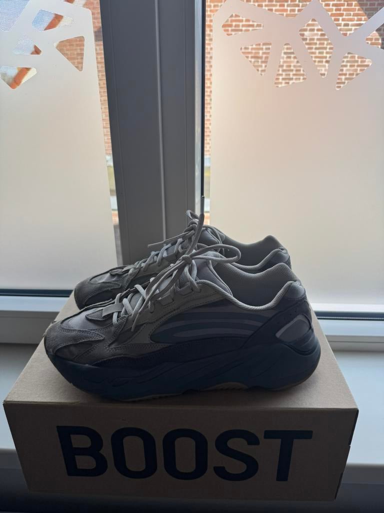 Yeezy 700v2 tephra maat 45,5, Kleding | Heren, Schoenen, Overige kleuren, Ophalen of Verzenden, Sneakers of Gympen, Gedragen