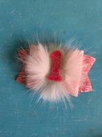 Haarspeldje met nummer 1 en bont - Roze glitter, Kinderen en Baby's, Babymode-accessoires, Ophalen of Verzenden, Nieuw, Handgemaakt