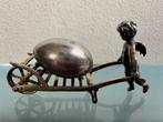 Zilver miniatuur beeldje Cupido met Ei 3.3 cm H, Antiek en Kunst, Ophalen of Verzenden, Zilver