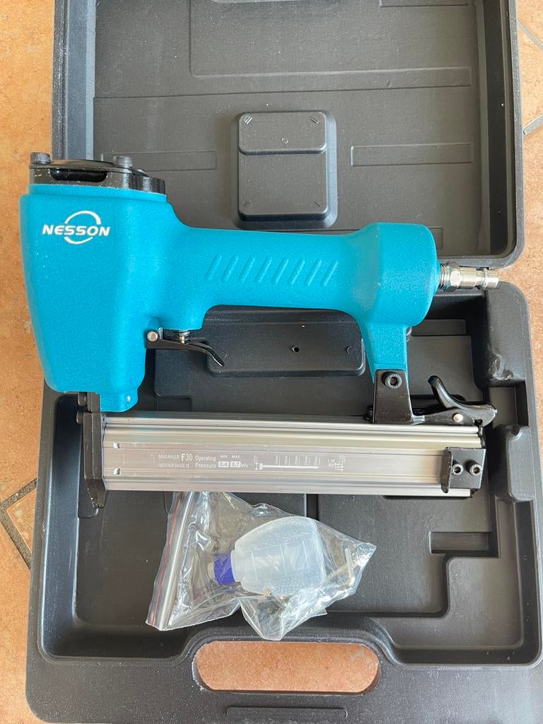 Spijkerpistool op lucht 30mm, Doe-het-zelf en Verbouw, Ophalen of Verzenden, Zo goed als nieuw