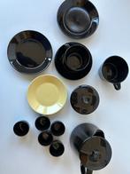 Arabia Kilta Servies: Theepot, Suikerpot, Eierdopjes, Borden, Gebruikt, Keramiek, Ophalen of Verzenden, Overige stijlen