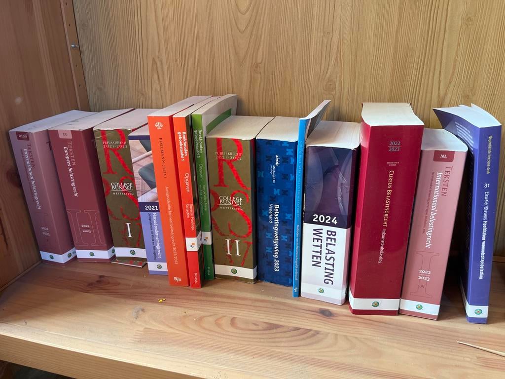 Collectie collegeboeken fiscaal recht (diverse jaren), Ophalen of Verzenden, Gamma, Gelezen, WO