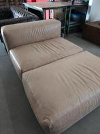 Comfortabele hondenbank met poef - Beige leer, Ophalen, Gebruikt, Eenpersoons, 75 tot 100 cm
