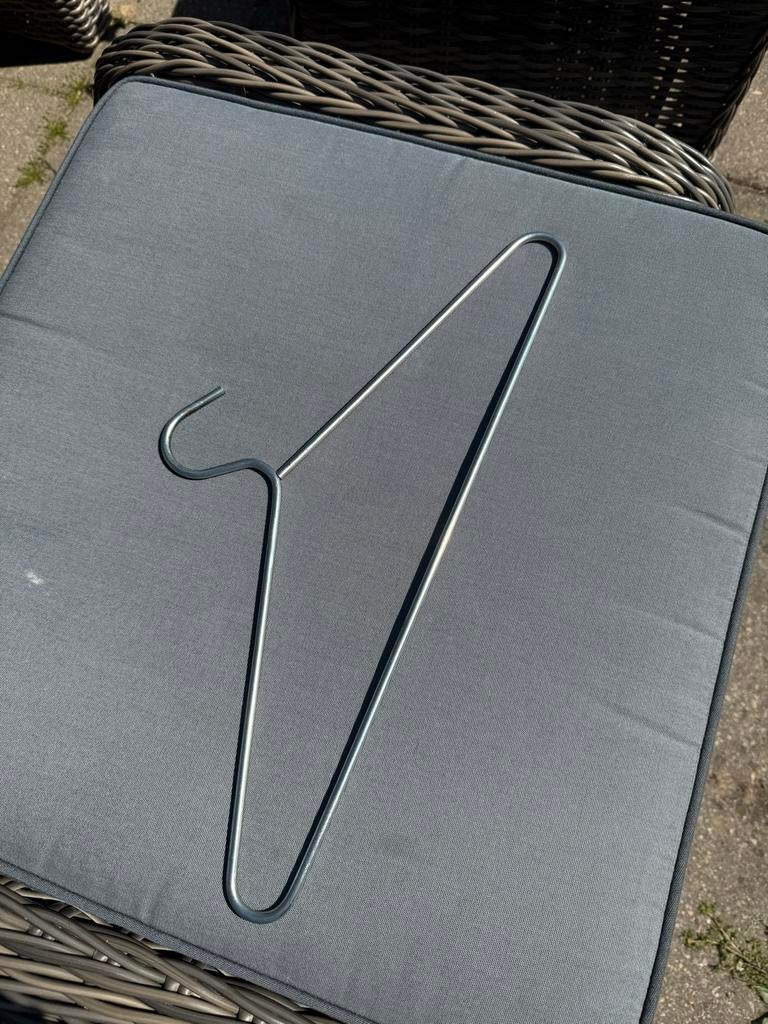 14 ijzeren kledinghangers - Stevig en duurzaam, Ophalen of Verzenden, Gebruikt, Metaal, Volwassenen