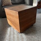 Twee teakhouten bijzettafels op wieltjes, 50x50x46 cm, Huis en Inrichting, Tafels | Bijzettafels, Minder dan 55 cm, Gebruikt, Vierkant