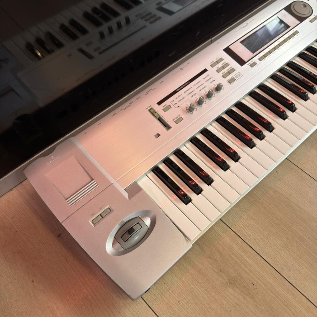 KORG Triton Le76 Synthesizer Zilver + Tas | Nette staat, Korg, Zo goed als nieuw, https://www.korg.com/nl/contact/, 15-12, Shimotakaido 1-chome, Suginami-ku, Tokyo 168-0073, Japan