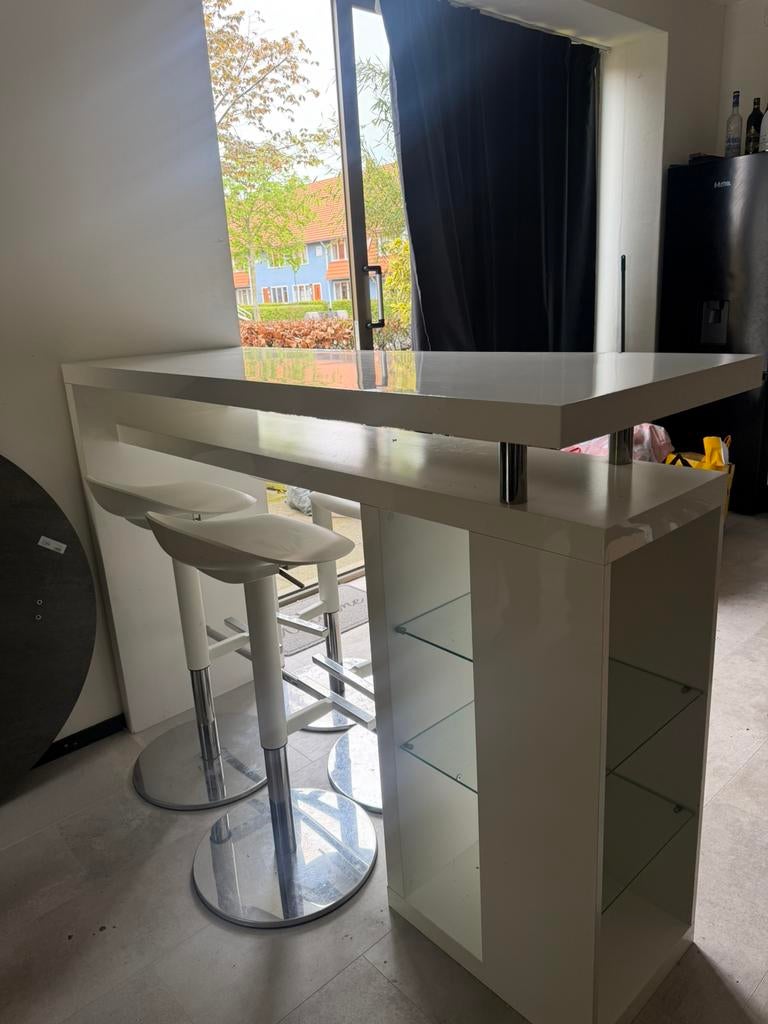 Bartafel met 4 krukken zsm ophalen, Ophalen of Verzenden, Gebruikt, Inclusief barstoelen