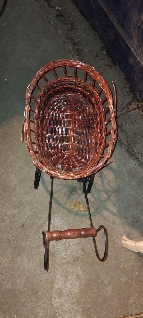 Rotan sier kinderwagentje, Ophalen, Bord