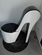 Mooie schoenen stoel + vloerkleedje, Ophalen