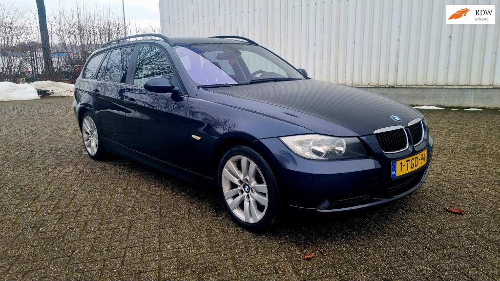 BMW 3-serie Touring 318i, Auto's, 13 km/l, Achterwielaandrijving, 129 pk, Blauw