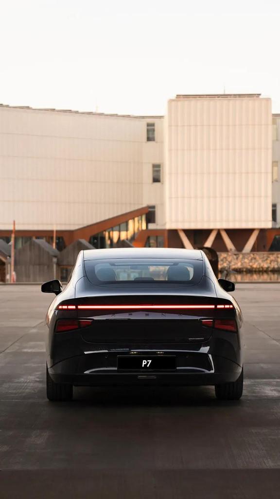 XPENG P7 AWD Performance Premium Pack 86 kWh, Auto's, XPENG, Gebruikt, Leder, Vierwielaandrijving, Sedan