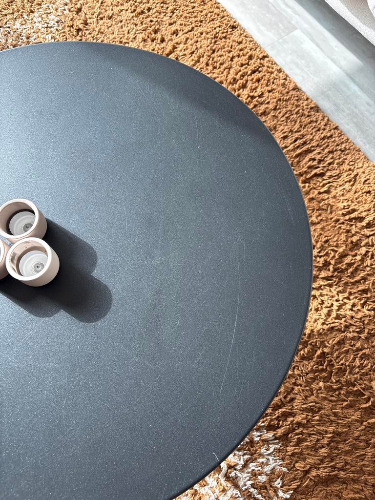 Zwarte stalen salontafel - Rond (70x35 cm), Huis en Inrichting, Tafels | Salontafels, Ophalen, Gebruikt, Rond, 50 tot 100 cm