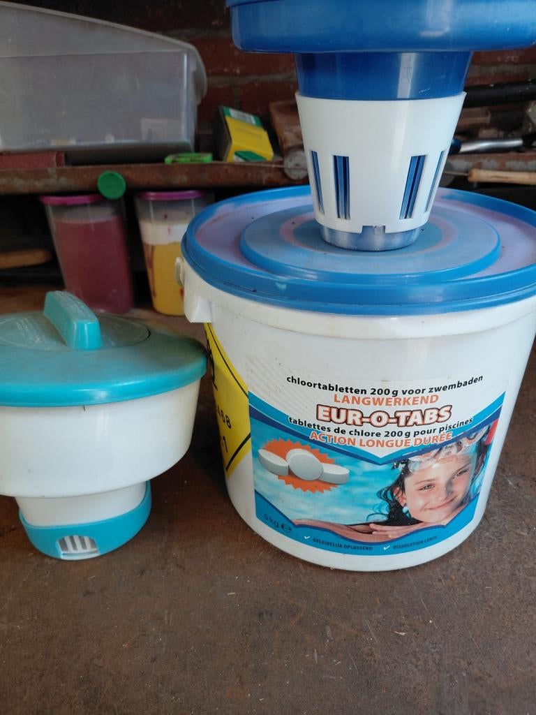 2 chloor dispensers met 21 chloor tabetten, Ophalen, Gebruikt, Reinigingsmiddel