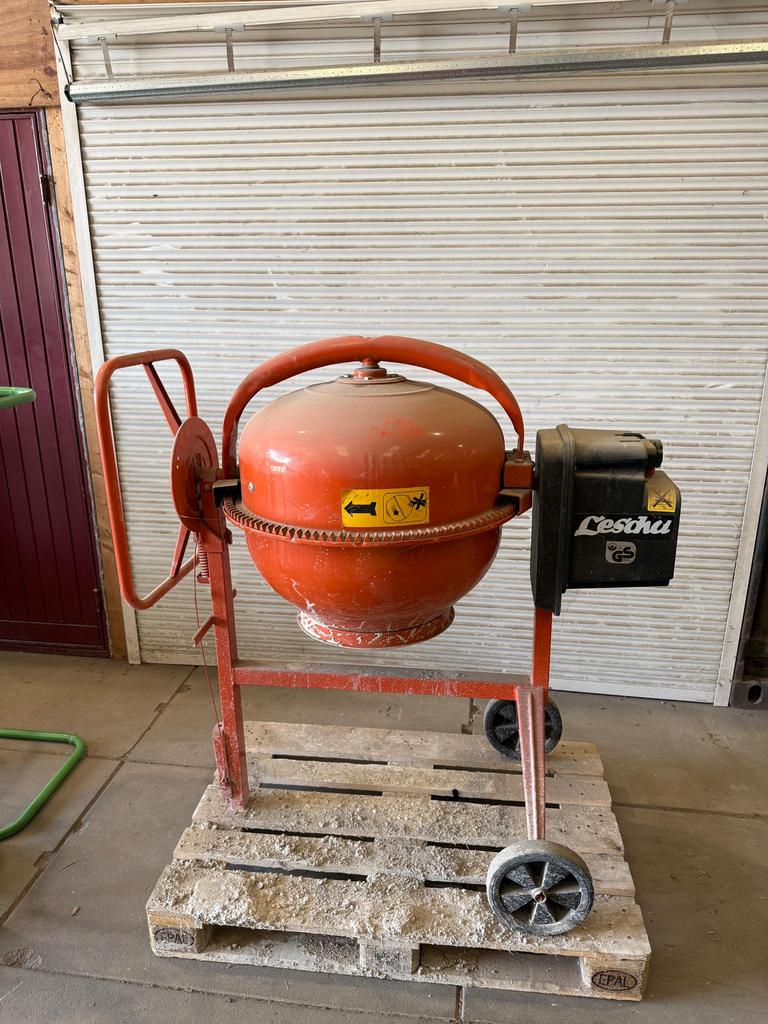 Professionele betonmolen, Doe-het-zelf en Verbouw, Ophalen, Zo goed als nieuw