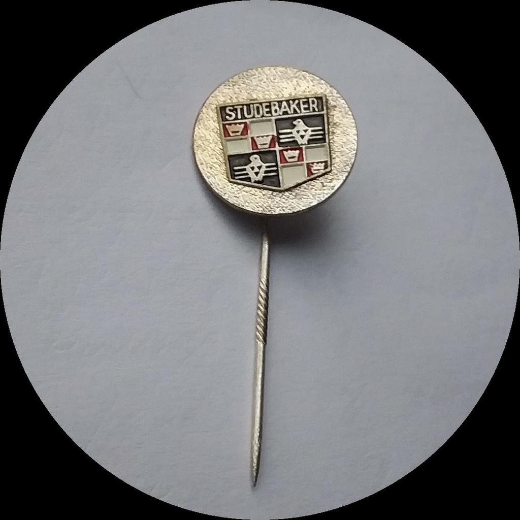 STUDEBAKER Amerikaans outomerk speldje, Ophalen of Verzenden, Zo goed als nieuw, Transport, Speldje of Pin