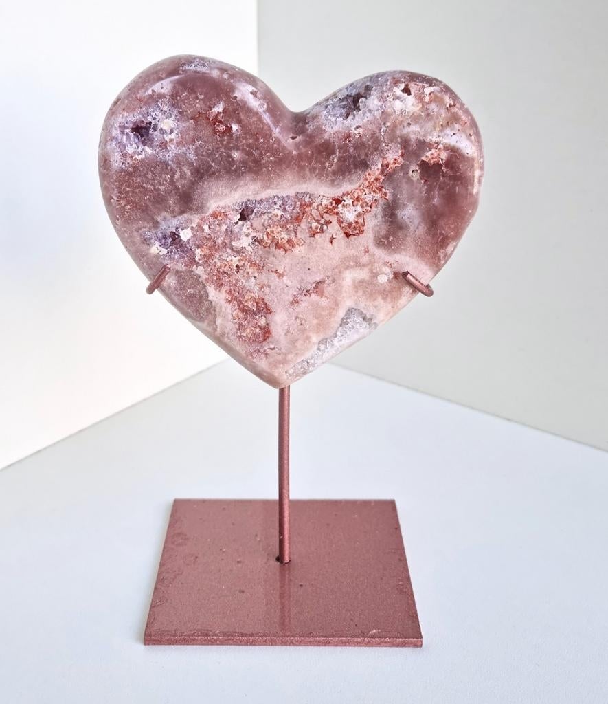 Roze amethist hart op standaard, Verzamelen, Mineralen en Fossielen, Ophalen, Mineraal