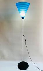 Ikea vloerlamp Memphis Style jaren 80, Huis en Inrichting, Lampen | Vloerlampen, Gebruikt, Ophalen of Verzenden, Info@ikea.nl