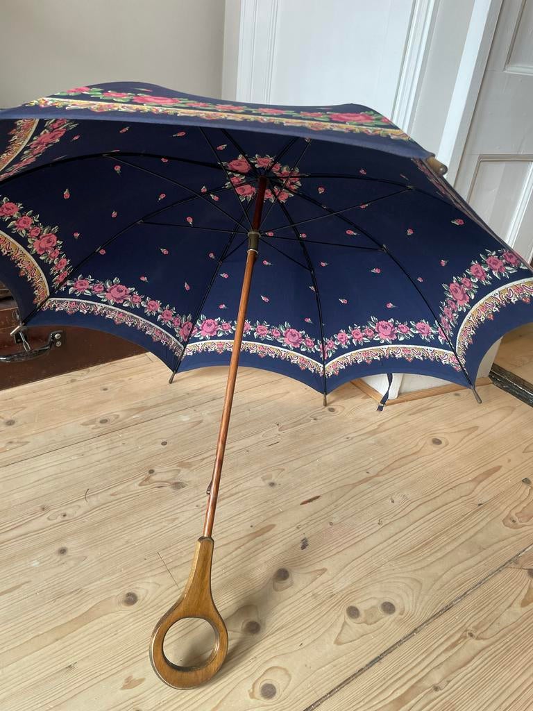 Donkerblauwe paraplu met roze bloemenprint, Sieraden, Tassen en Uiterlijk, Paraplu's, Ophalen of Verzenden, Gebruikt, Blauw