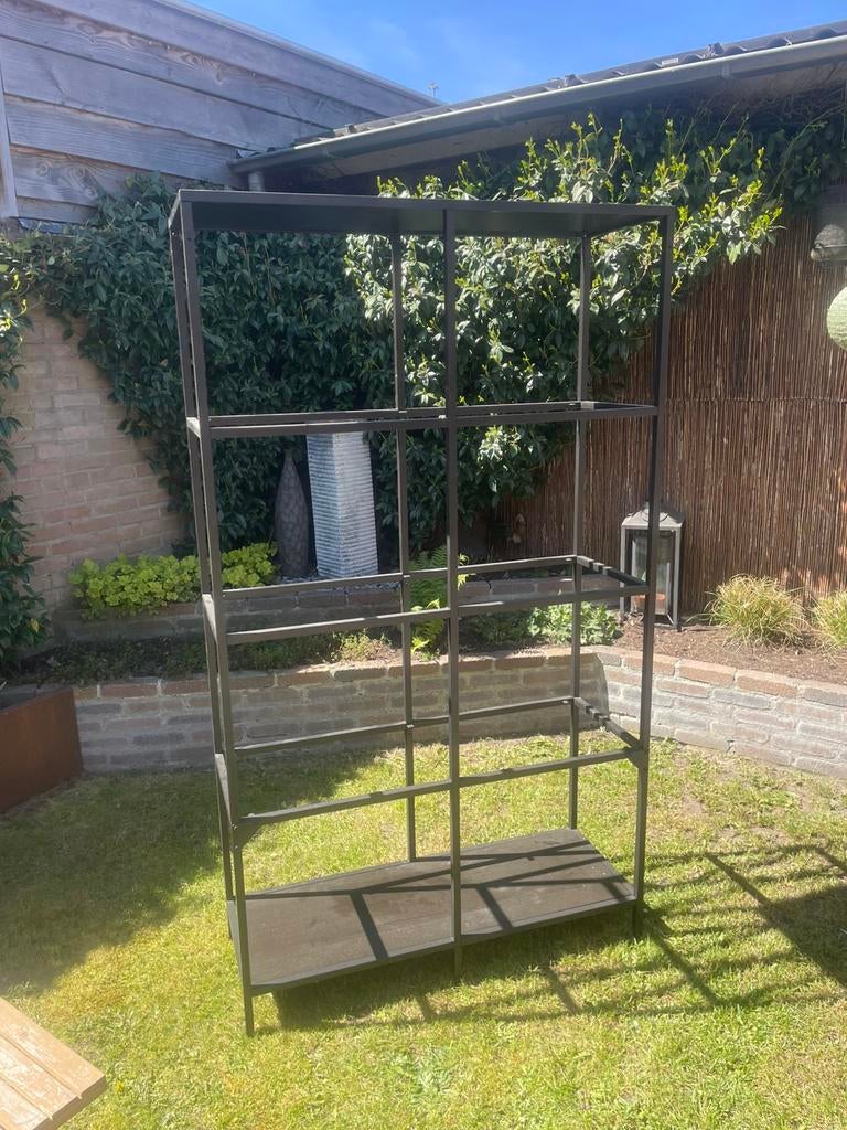 Zwarte metalen vitrinekast met glas, Ophalen, Met plank(en), Gebruikt, 50 tot 100 cm