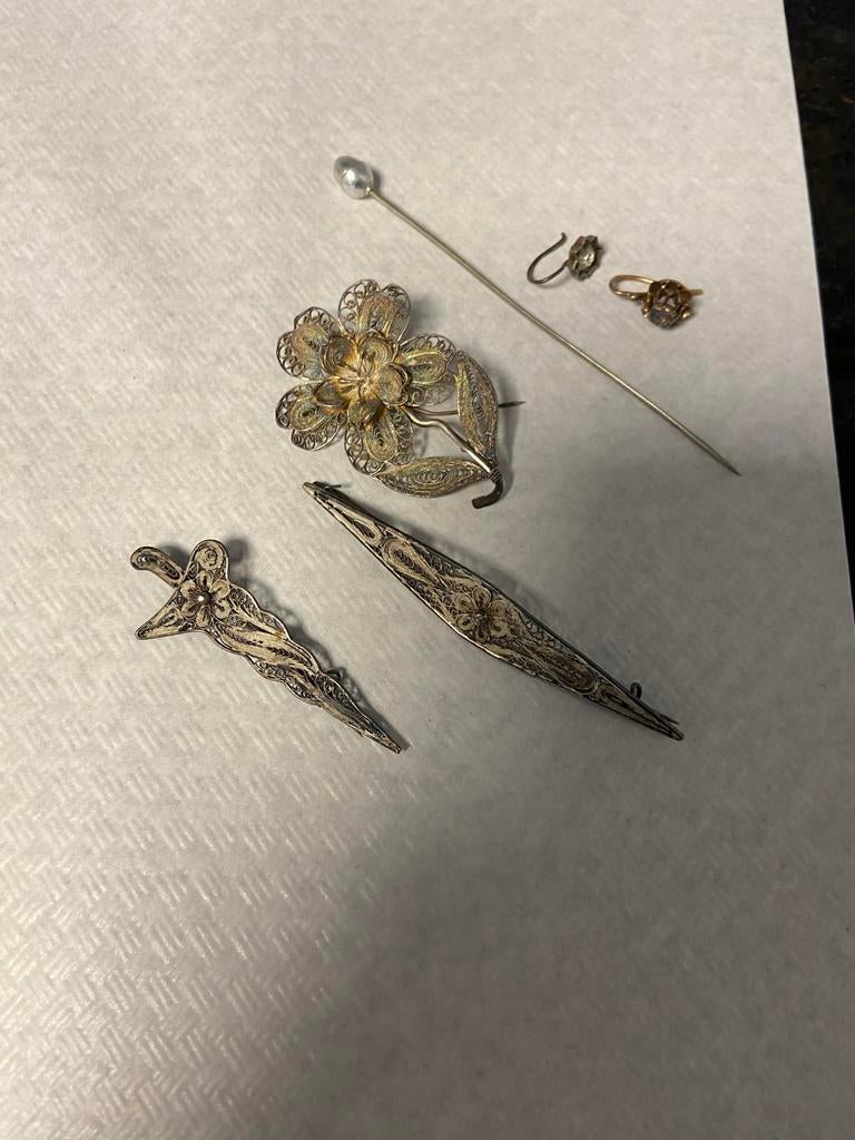Vintage filigraan sieraden set: broches, oorbellen, speld, Sieraden, Tassen en Uiterlijk, Antieke sieraden, Ophalen of Verzenden