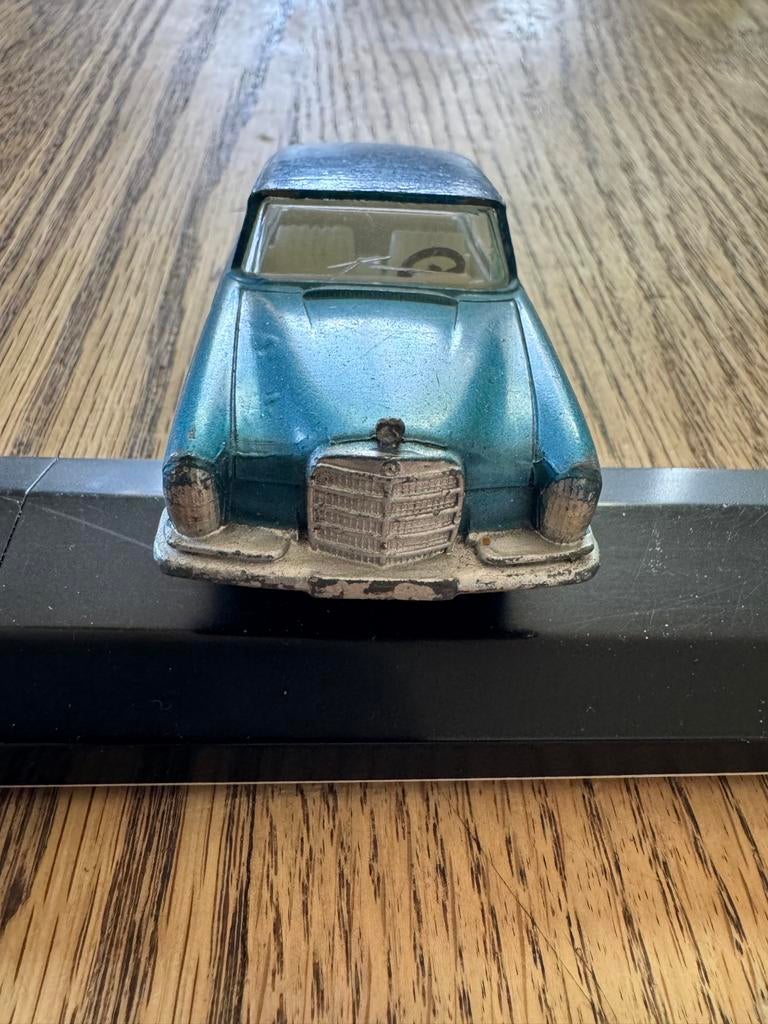 Dinky Toys Mercedes Benz 300 SE 1/43 - Vintage Modelauto, Ophalen of Verzenden, Gebruikt, Auto, Dinky Toys