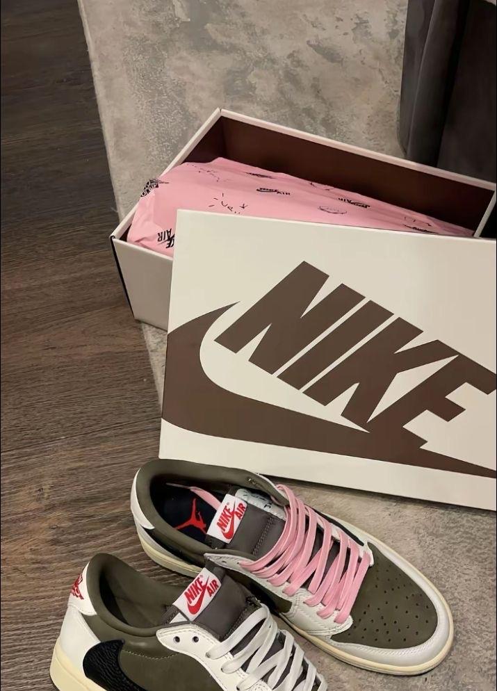 Travis Scott x Air Jordan 1 Low, Kleding | Heren, Schoenen, Ophalen of Verzenden, Nieuw, Overige kleuren, Sneakers of Gympen