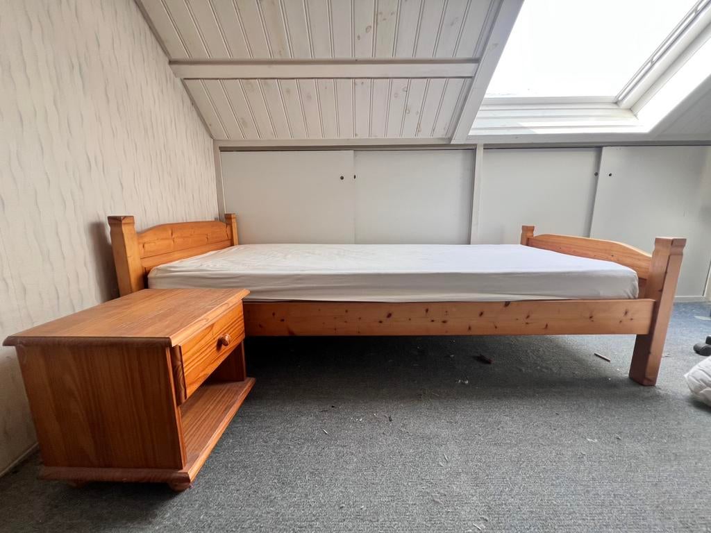 Een persoons bed met nachtkastje, Ophalen of Verzenden, Gebruikt, Eenpersoons