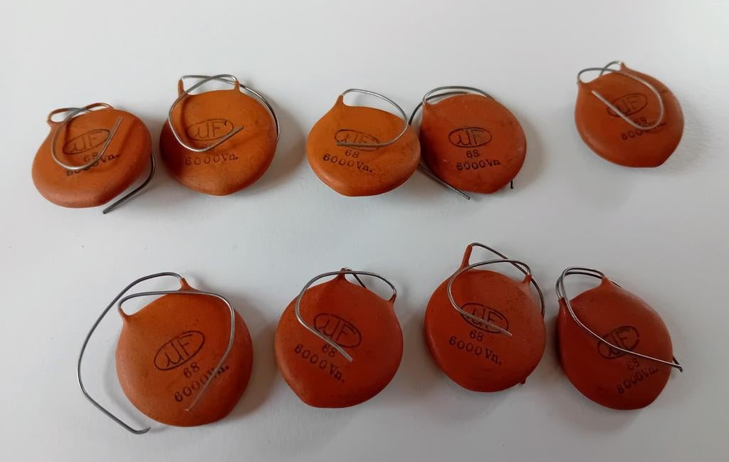 7st Keramische condensator UF 68 6000vn, Ophalen of Verzenden