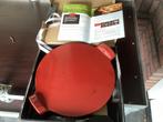 Emile Henry pizzasteen 30 cm voor BBQ en oven, Ophalen of Verzenden, Zo goed als nieuw