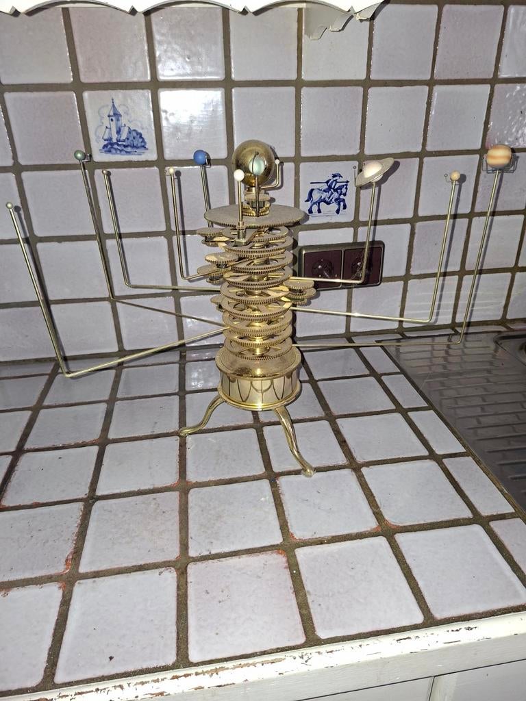 Tellurium planetarium, Ophalen