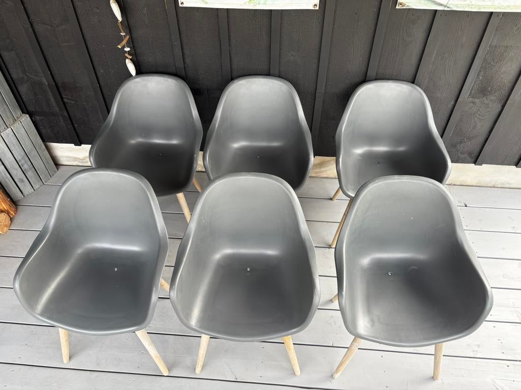 6 kuipstoelen met hardhouten poten, Ophalen, Zo goed als nieuw, Kunststof