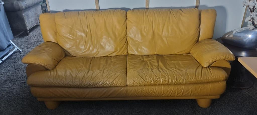 Okergele echt leren bank - Comfortabel en stijlvol, Ophalen, Gebruikt, Driepersoons, 200 tot 250 cm