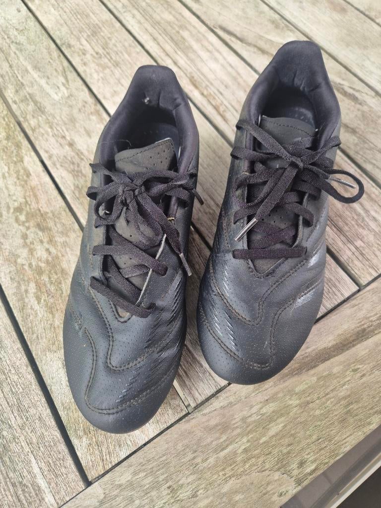 Zwarte Adidas voetbalschoenen maat 40, Sport en Fitness, Voetbal, Ophalen of Verzenden, Zo goed als nieuw, Schoenen