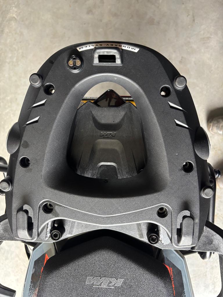 Givi topkoffer bevestiging, Motoren, Accessoires | Koffers en Tassen, Ophalen, Gebruikt