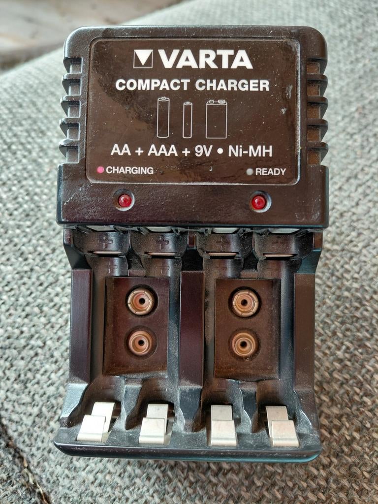 Varta Compact Charger voor AA, AAA en 9V batterijen, Ophalen of Verzenden