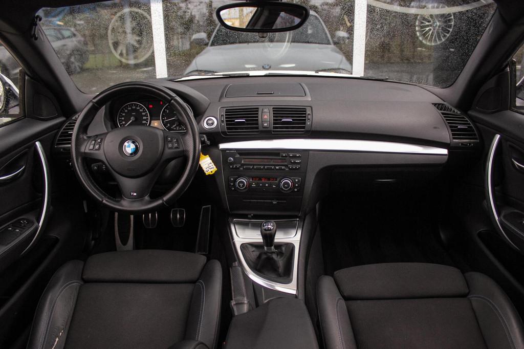 BMW 1-serie 118i High Executive Edition M-sport | M-pakket |, Auto's, BMW, 1-Serie, Euro 5, Achterwielaandrijving, Zwart