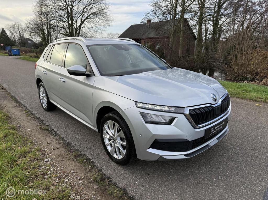 Skoda Kamiq 1.0 TSI Business Ed / Trekhaak / Virtual / Navi, Auto's, Stof, Gebruikt, Zwart, 1156 kg